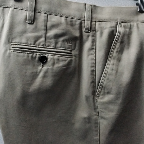 Haggar Flat Front Khaki size 40x32 - Picture 2 of 5